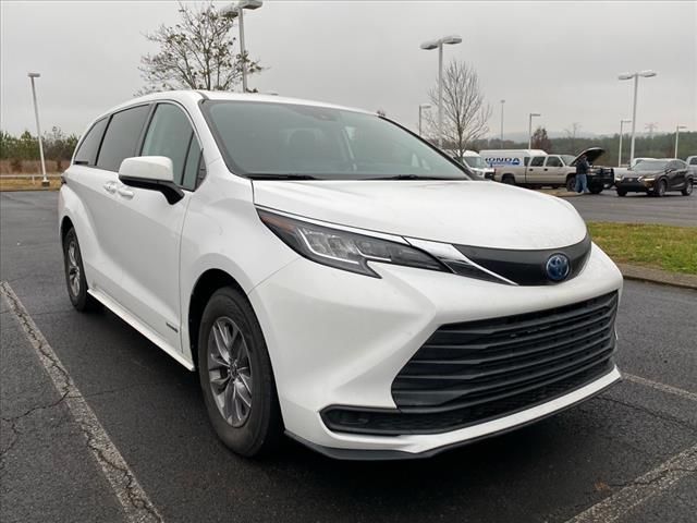 2021 Toyota Sienna LE