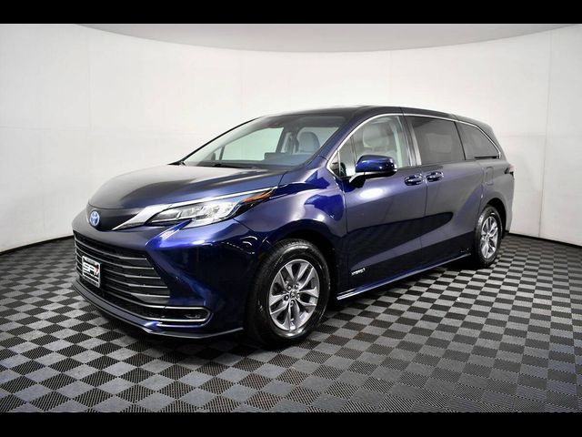 2021 Toyota Sienna LE