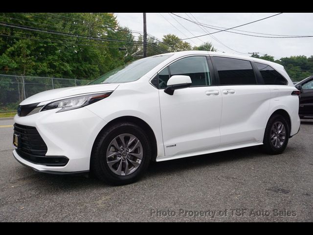 2021 Toyota Sienna LE