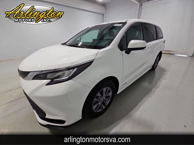 2021 Toyota Sienna LE