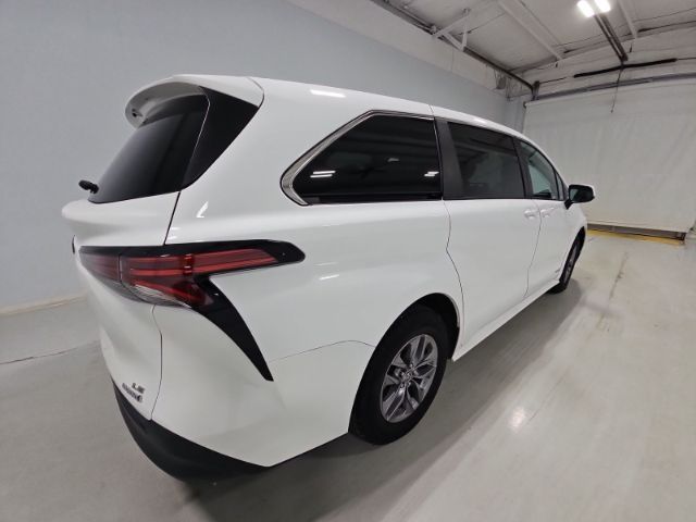 2021 Toyota Sienna LE