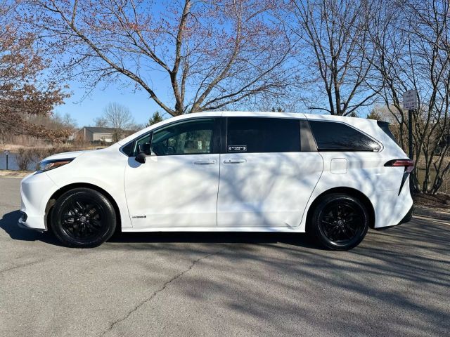 2021 Toyota Sienna LE