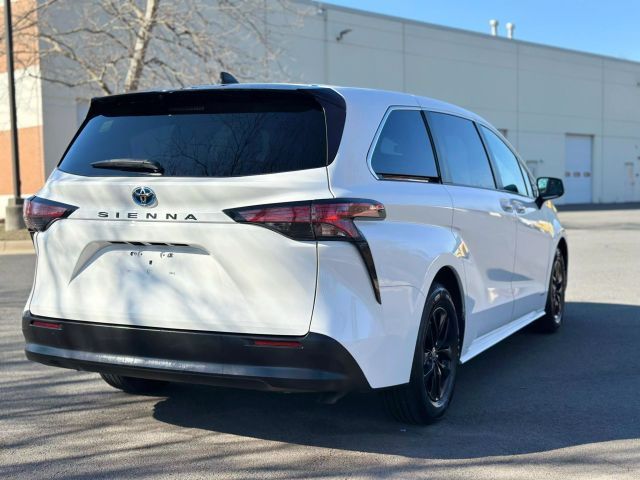 2021 Toyota Sienna LE