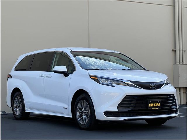 2021 Toyota Sienna LE