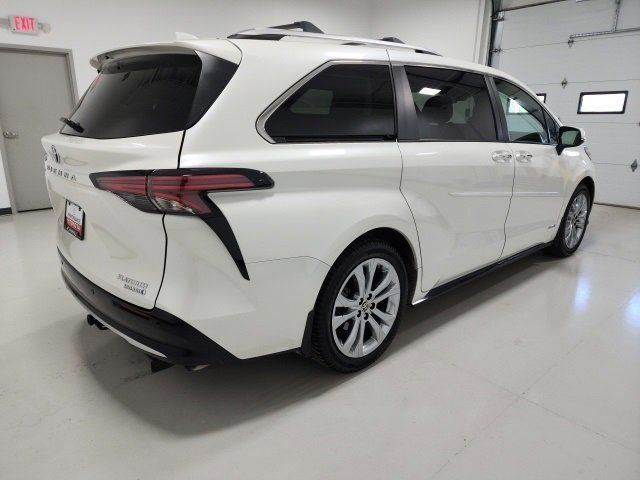 2021 Toyota Sienna Platinum