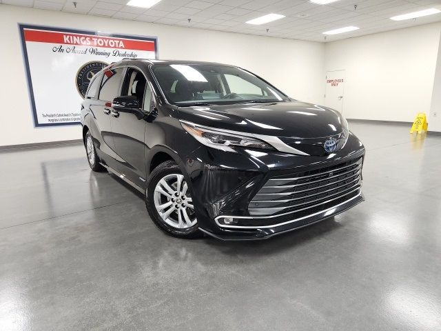 2021 Toyota Sienna Platinum