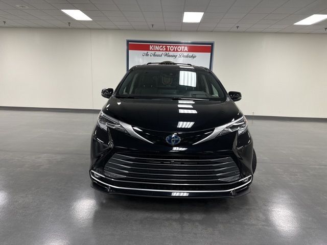 2021 Toyota Sienna Platinum