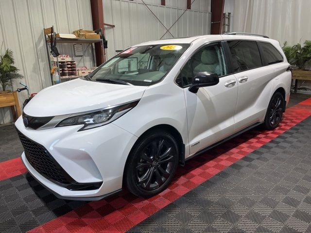 2021 Toyota Sienna XLE