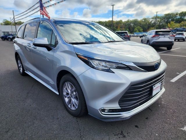 2021 Toyota Sienna XLE