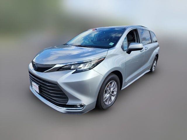 2021 Toyota Sienna XLE