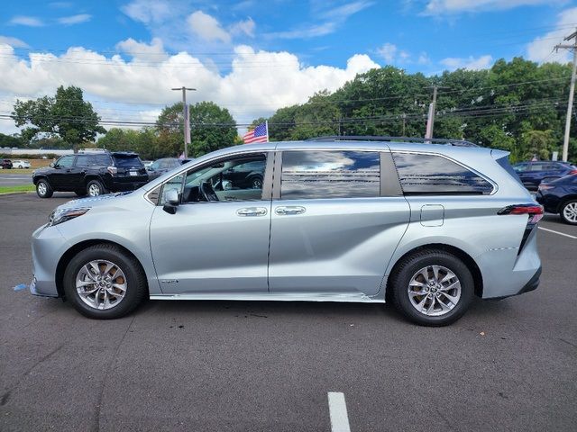 2021 Toyota Sienna XLE