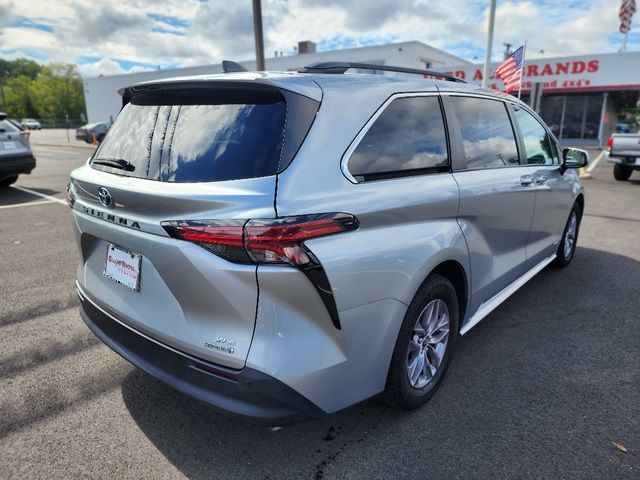 2021 Toyota Sienna XLE