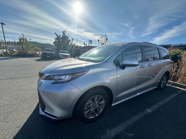 2021 Toyota Sienna XLE