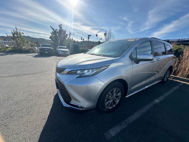 2021 Toyota Sienna XLE