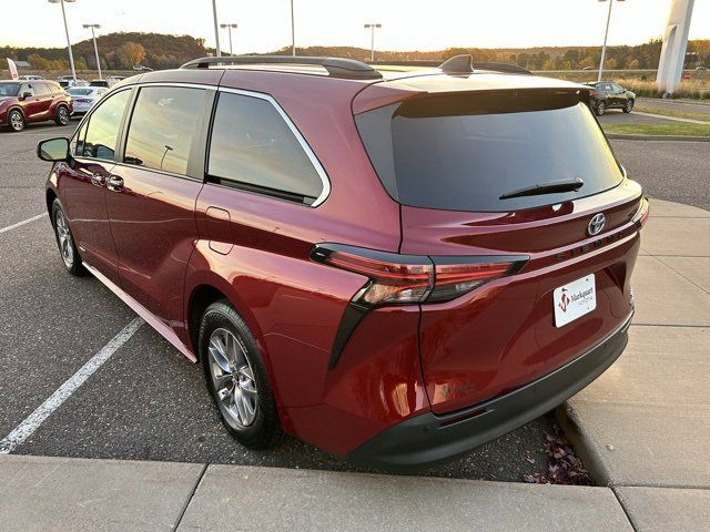 2021 Toyota Sienna XLE