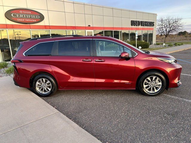 2021 Toyota Sienna XLE