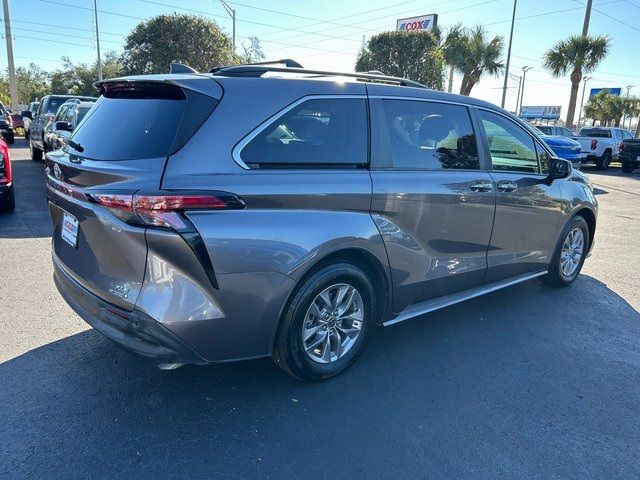 2021 Toyota Sienna XLE