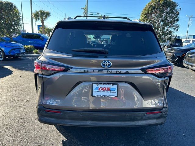 2021 Toyota Sienna XLE