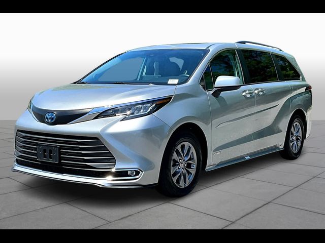 2021 Toyota Sienna XLE