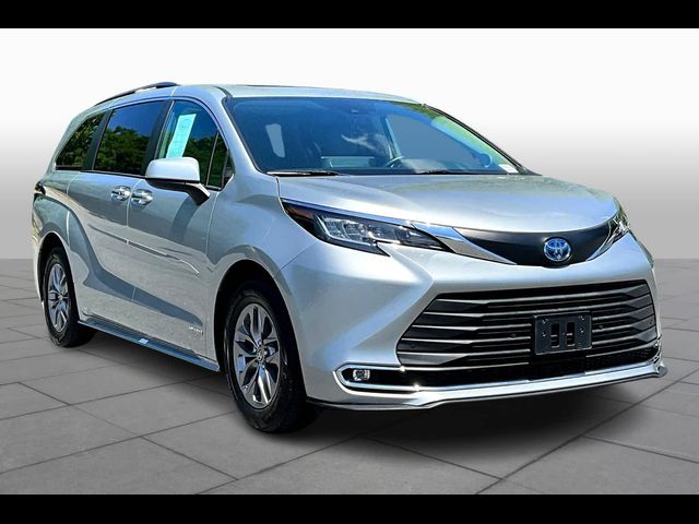 2021 Toyota Sienna XLE