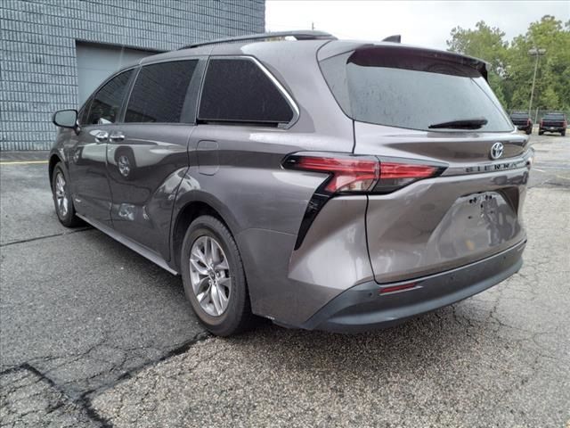 2021 Toyota Sienna XLE