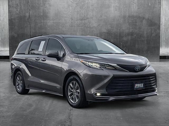 2021 Toyota Sienna XLE