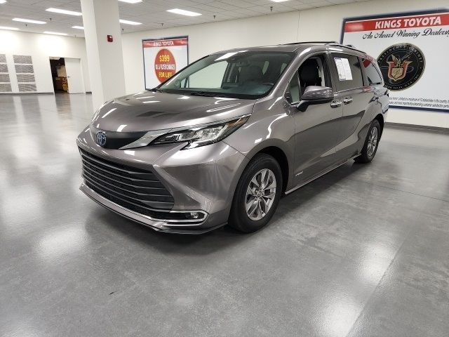 2021 Toyota Sienna XLE