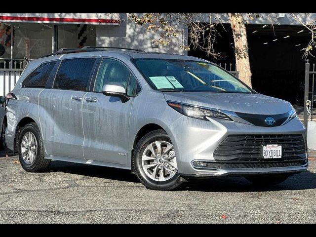 2021 Toyota Sienna XLE