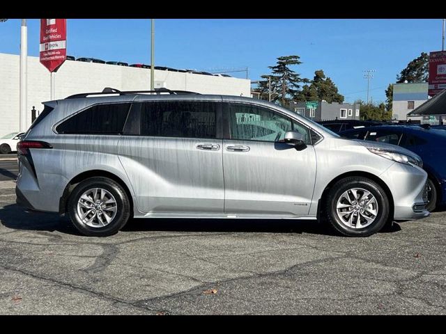 2021 Toyota Sienna XLE