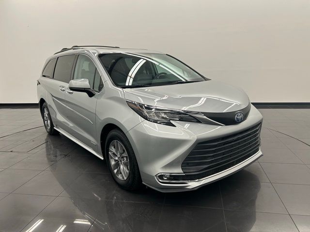 2021 Toyota Sienna XLE