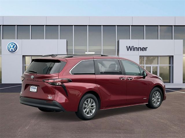 2021 Toyota Sienna XLE