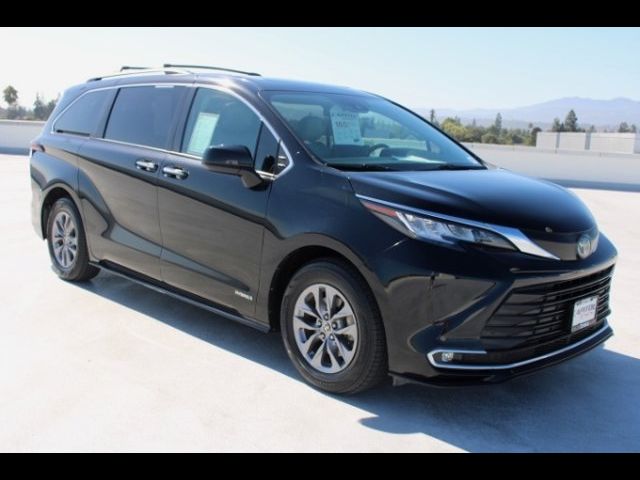 2021 Toyota Sienna XLE