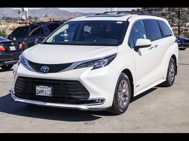 2021 Toyota Sienna XLE