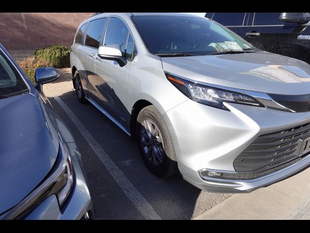 2021 Toyota Sienna XLE