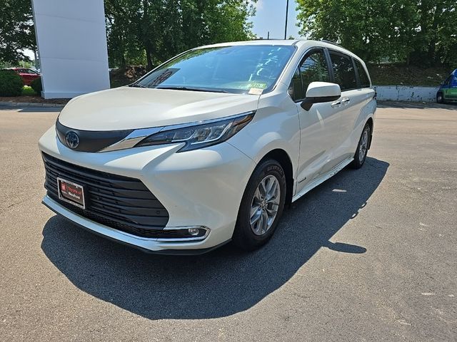 2021 Toyota Sienna XLE