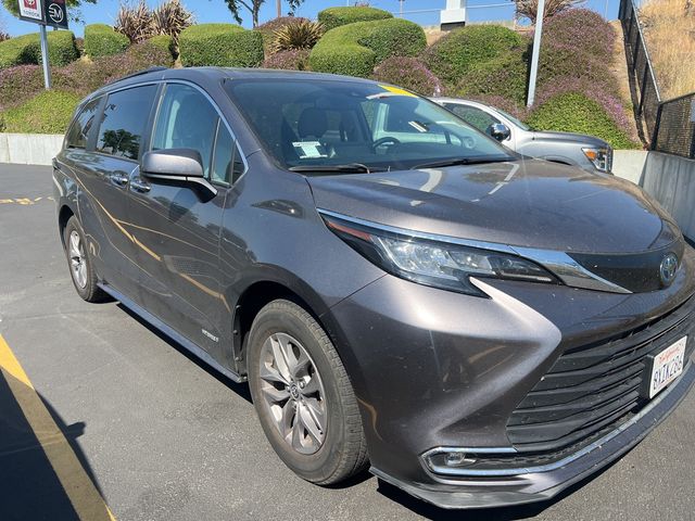 2021 Toyota Sienna XLE