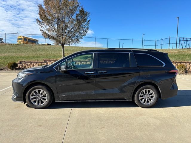 2021 Toyota Sienna XLE