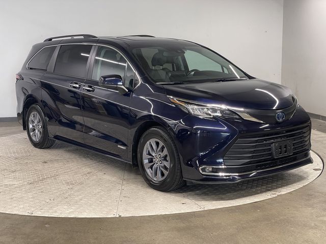 2021 Toyota Sienna XLE