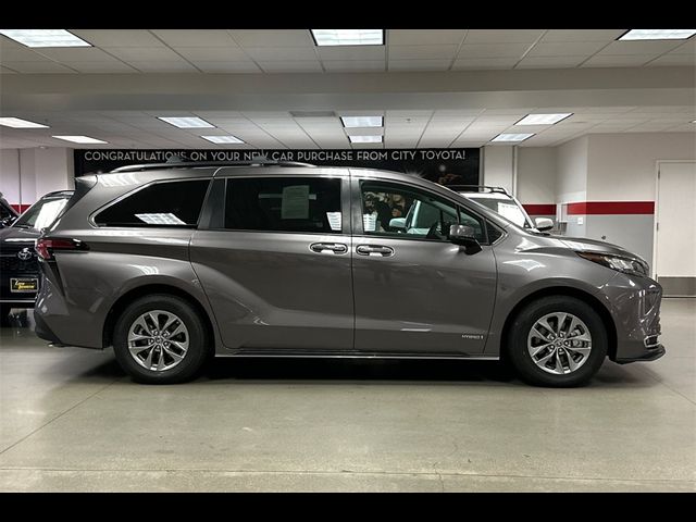 2021 Toyota Sienna XLE