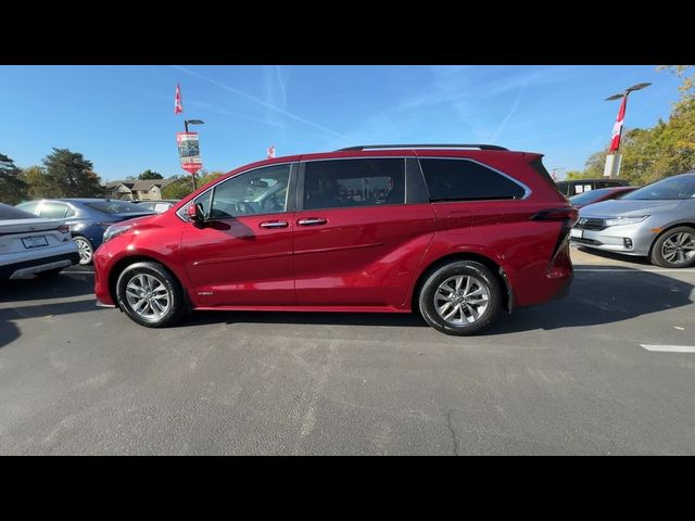 2021 Toyota Sienna XLE