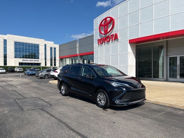 2021 Toyota Sienna XLE