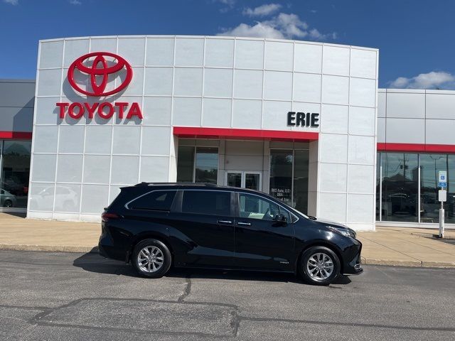 2021 Toyota Sienna XLE