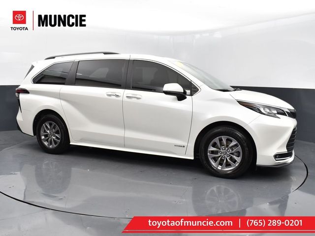 2021 Toyota Sienna XLE