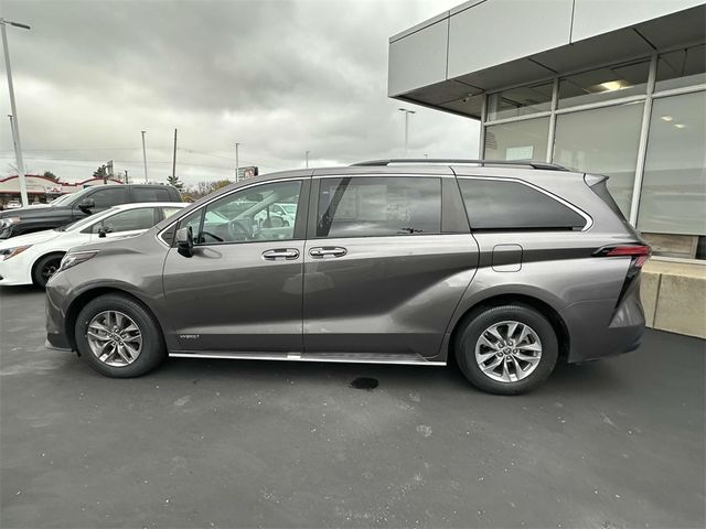 2021 Toyota Sienna XLE