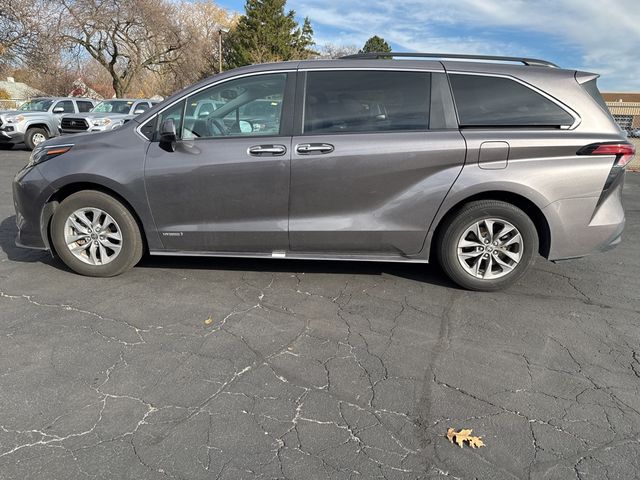 2021 Toyota Sienna XLE