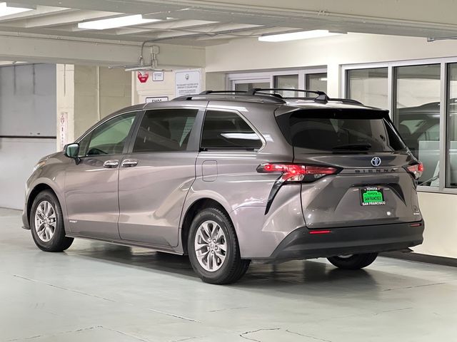 2021 Toyota Sienna XLE