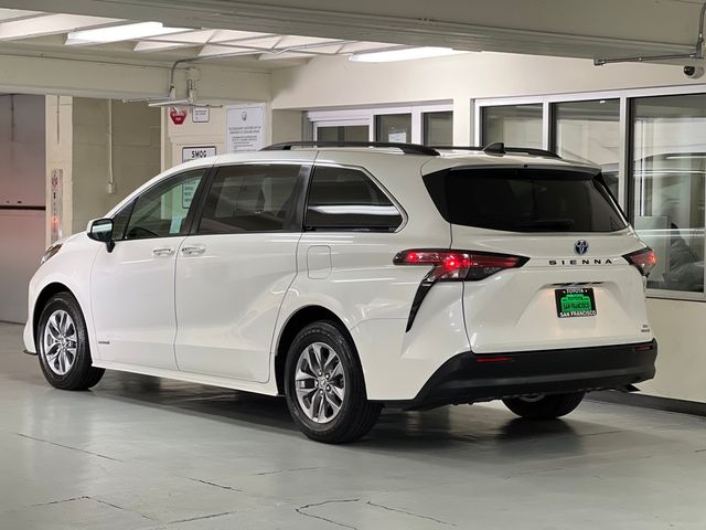 2021 Toyota Sienna XLE