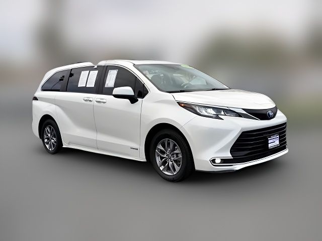 2021 Toyota Sienna XLE
