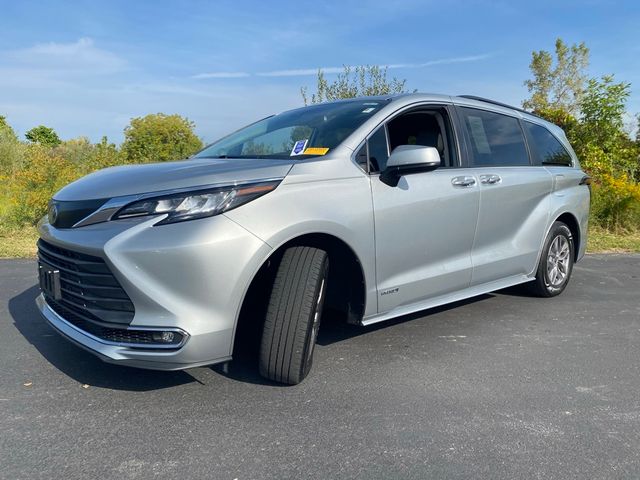 2021 Toyota Sienna XLE