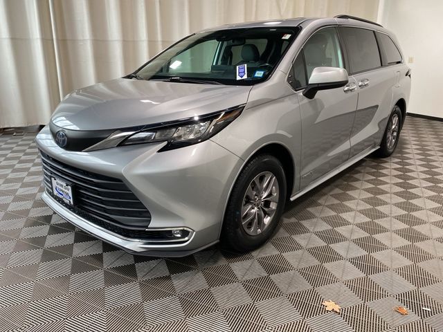 2021 Toyota Sienna XLE